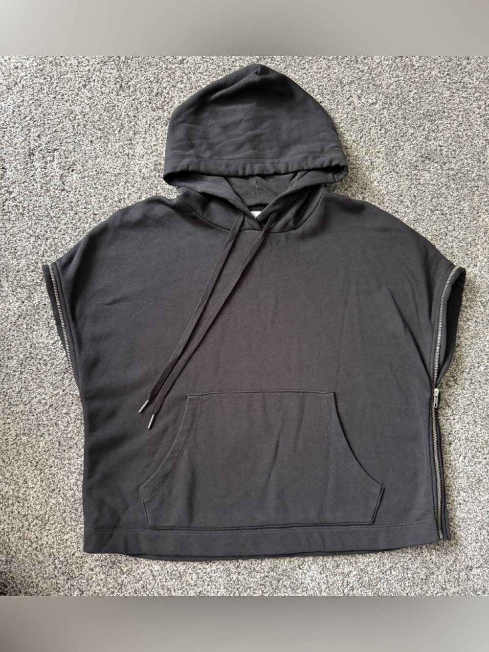 Evereve black zip up hoodie with zipper sleeves in XS #zipup #sleeves